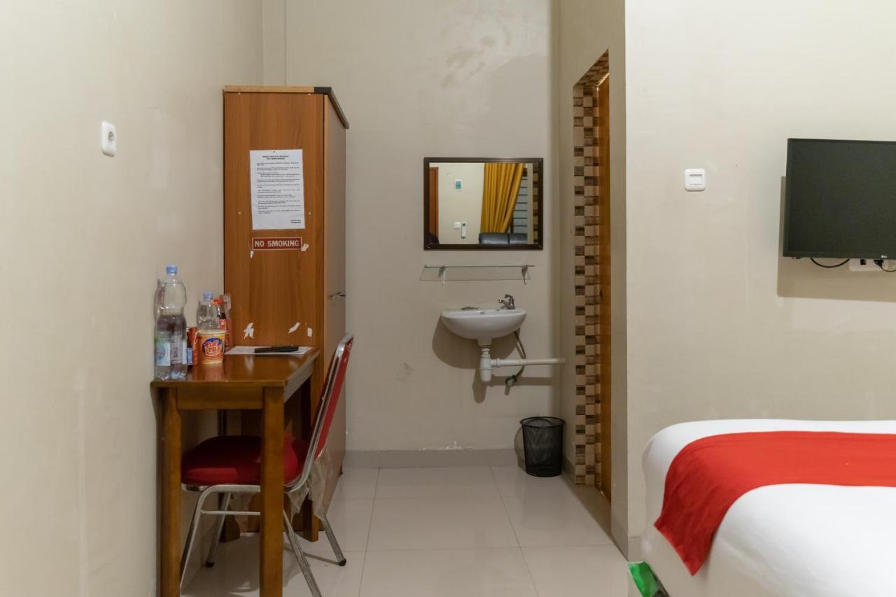 Reddoorz At Joyce Guest House Medan Exterior foto