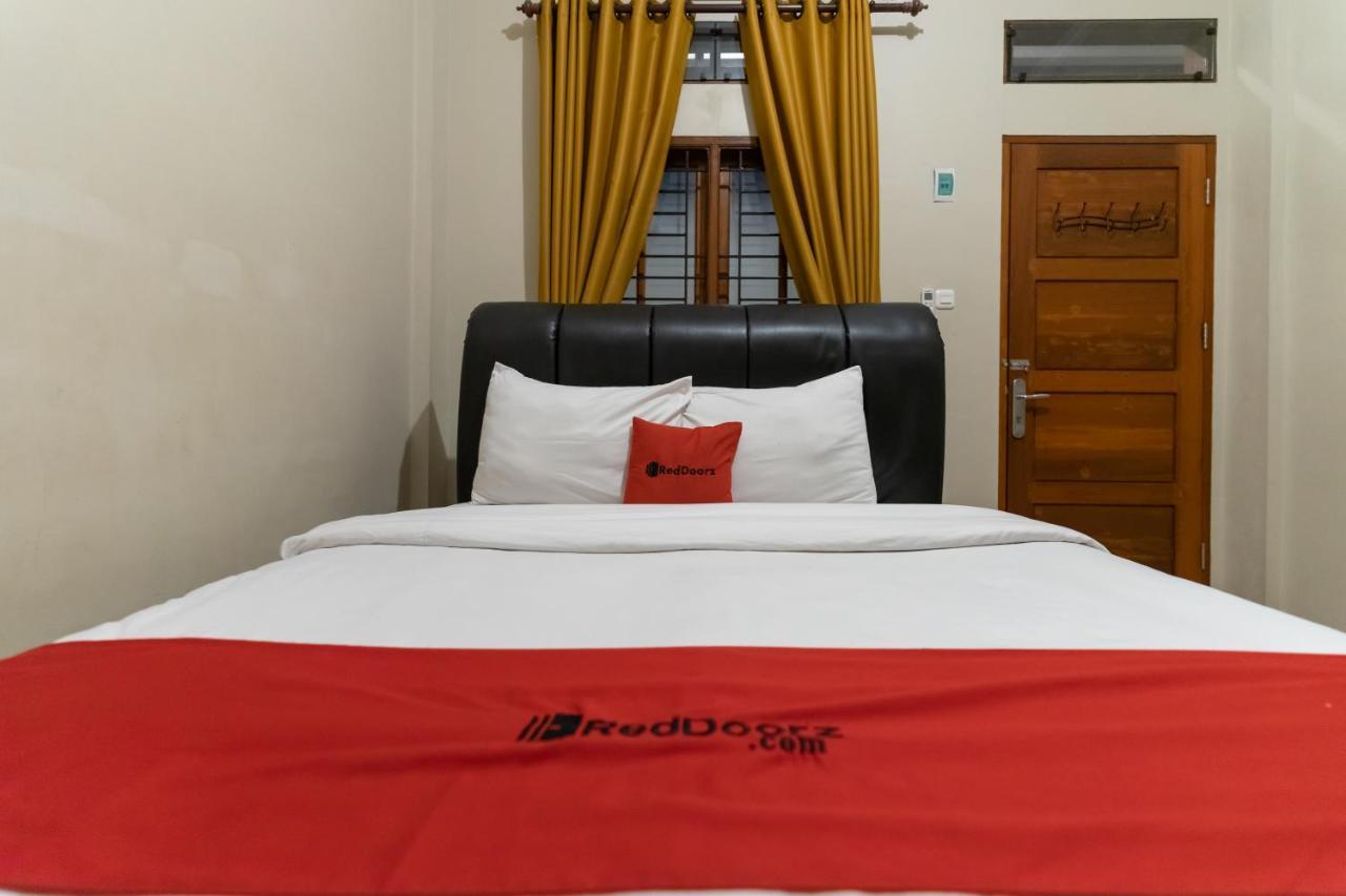 Reddoorz At Joyce Guest House Medan Exterior foto